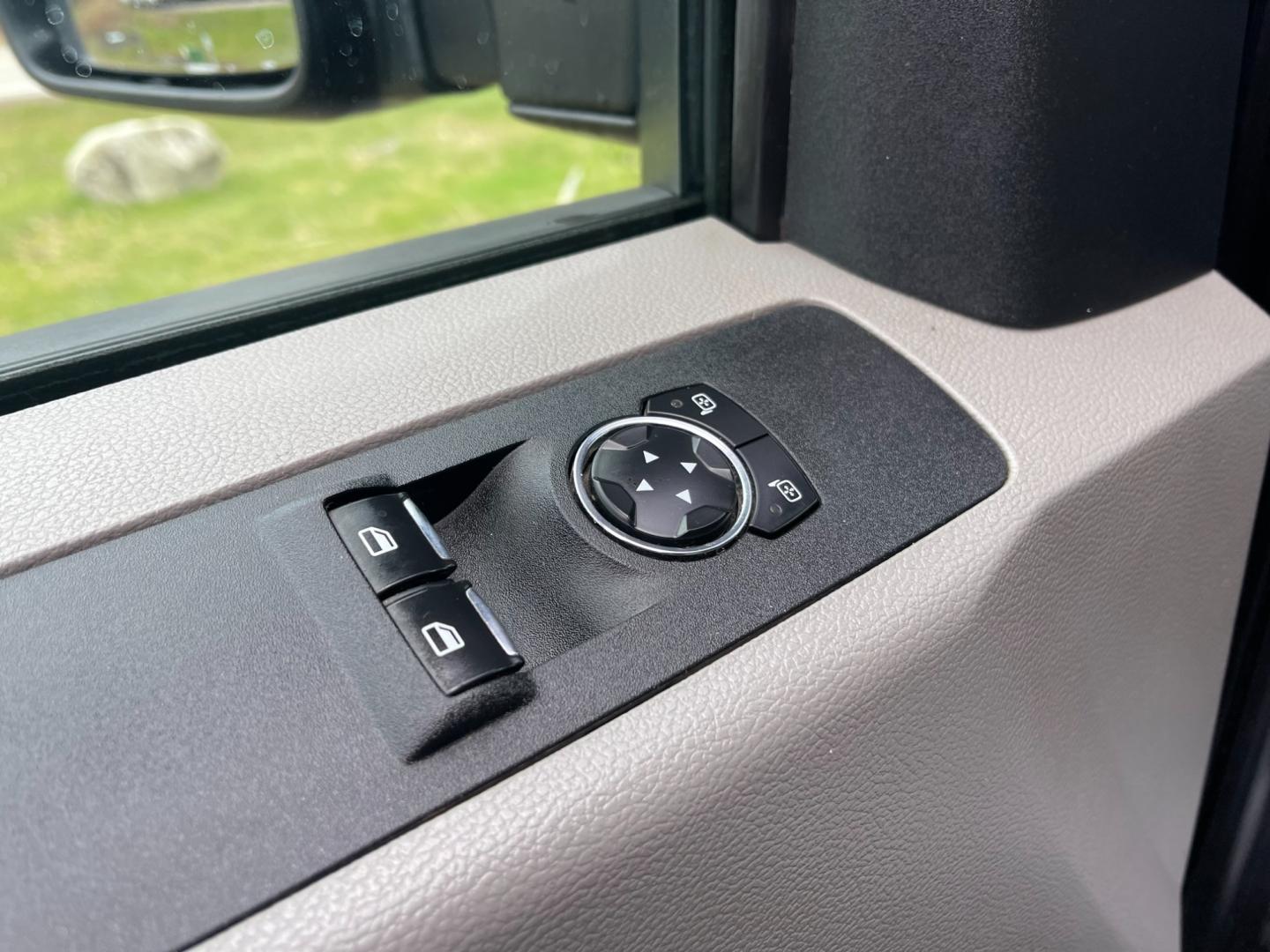 2017 Black /Gray Ford F-250 SD XLT Reg Cab 4WD (1FTBF2B69HE) with an 6.2L V8 OHV 16V FFV engine, 6-Speed Automatic transmission, located at 11115 Chardon Rd. , Chardon, OH, 44024, (440) 214-9705, 41.580246, -81.241943 - This 2017 Ford F-250 XLT Reg Cab is a capable heavy-duty truck equipped with a powerful 6.2L V8 engine, paired with a 6-speed automatic transmission and 3.73 gearing. It features daytime running lights, dusk-sensing headlights, a backup camera, backup sensors, and a snow plow package. This truck boa - Photo#18